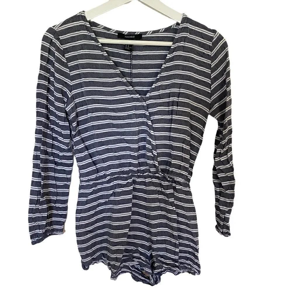 Forever 21 long sleeve short romper medium black white
